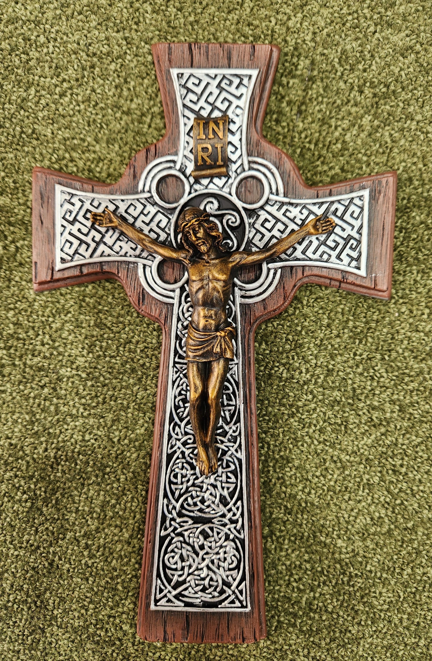 Celtic wall crucifix